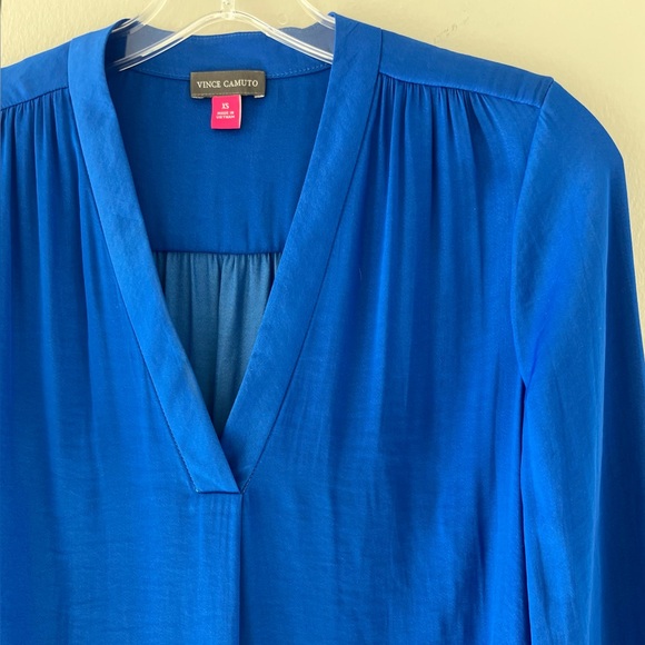 Vince Camuto Blue Relaxed V-neck Blouse with 3/4 Sleeves - Picture 5 of 6